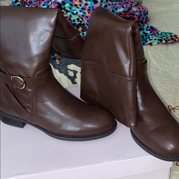 Winter boots. - Picture 2 of 3